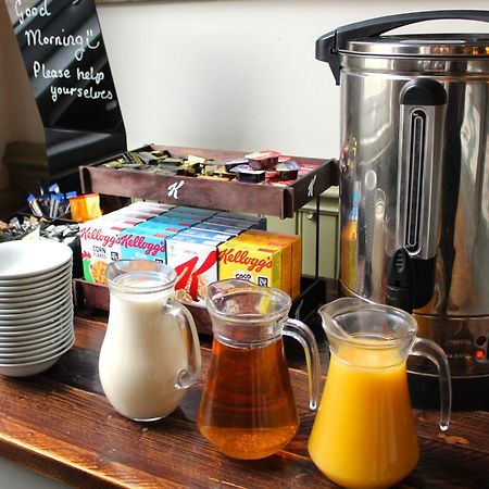Black Lion Hotel Manchester Салфорд Екстериор снимка