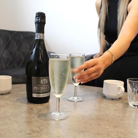 Black Lion Hotel Manchester Салфорд Екстериор снимка