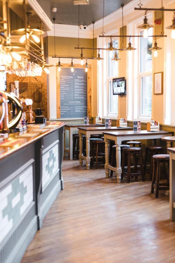Black Lion Hotel Manchester Салфорд Екстериор снимка