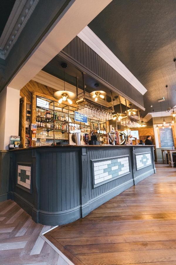 Black Lion Hotel Manchester Салфорд Екстериор снимка