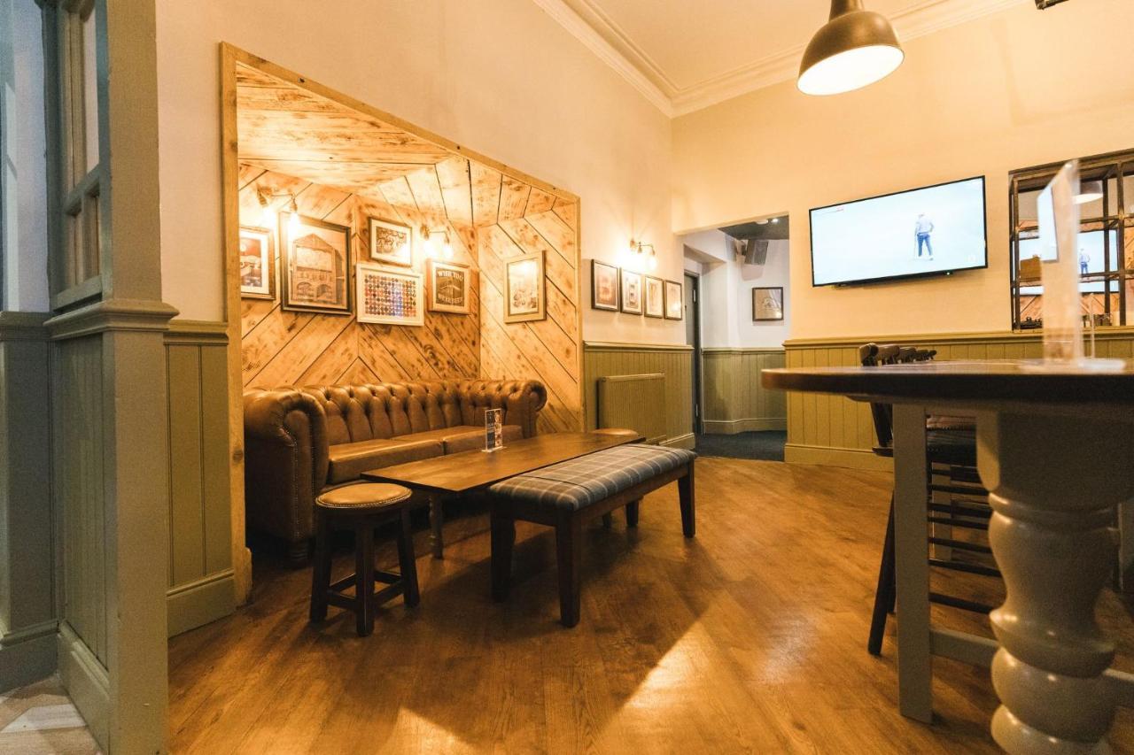 Black Lion Hotel Manchester Салфорд Екстериор снимка