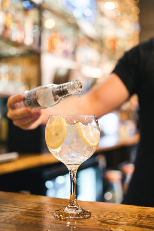 Black Lion Hotel Manchester Салфорд Екстериор снимка