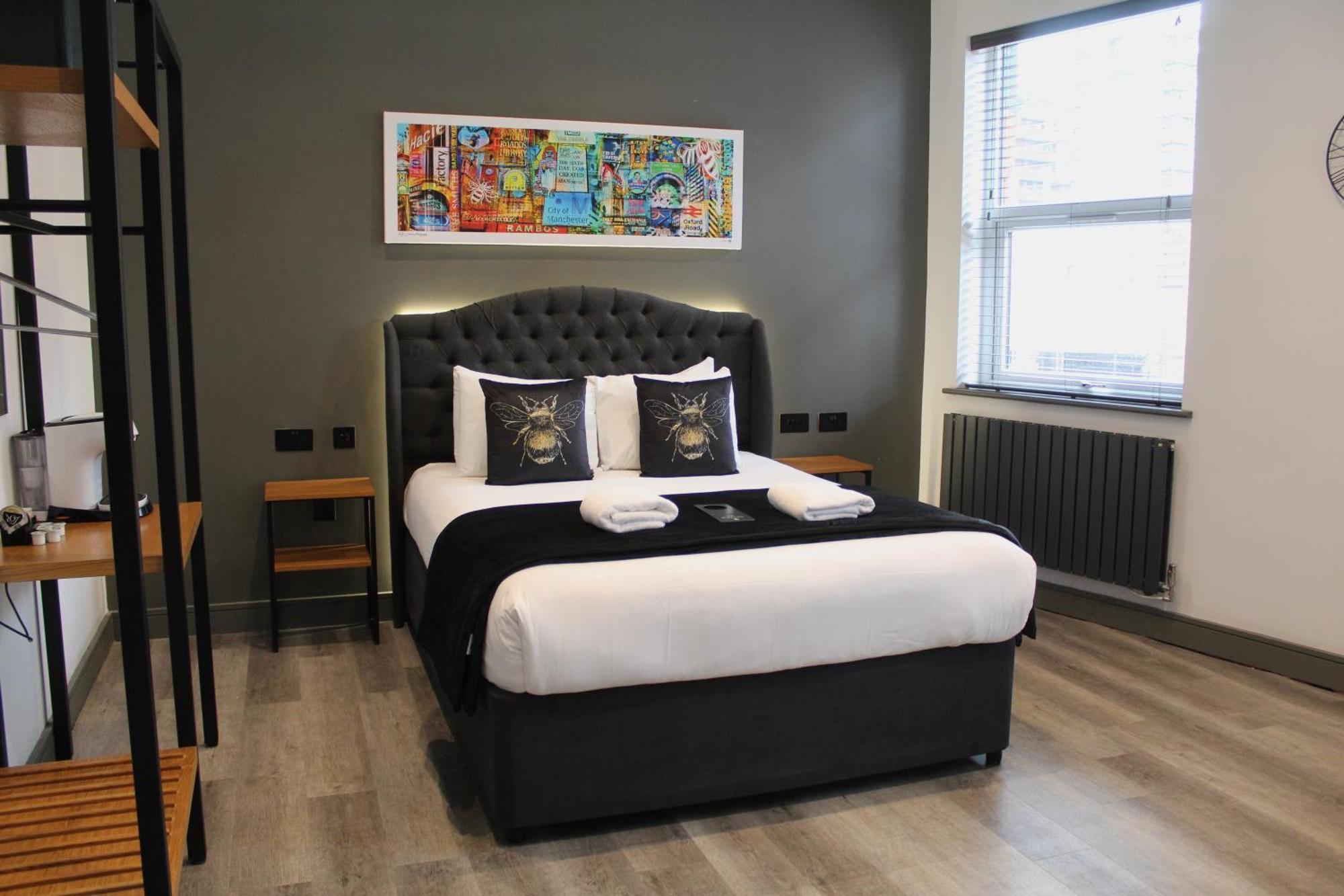Black Lion Hotel Manchester Салфорд Екстериор снимка