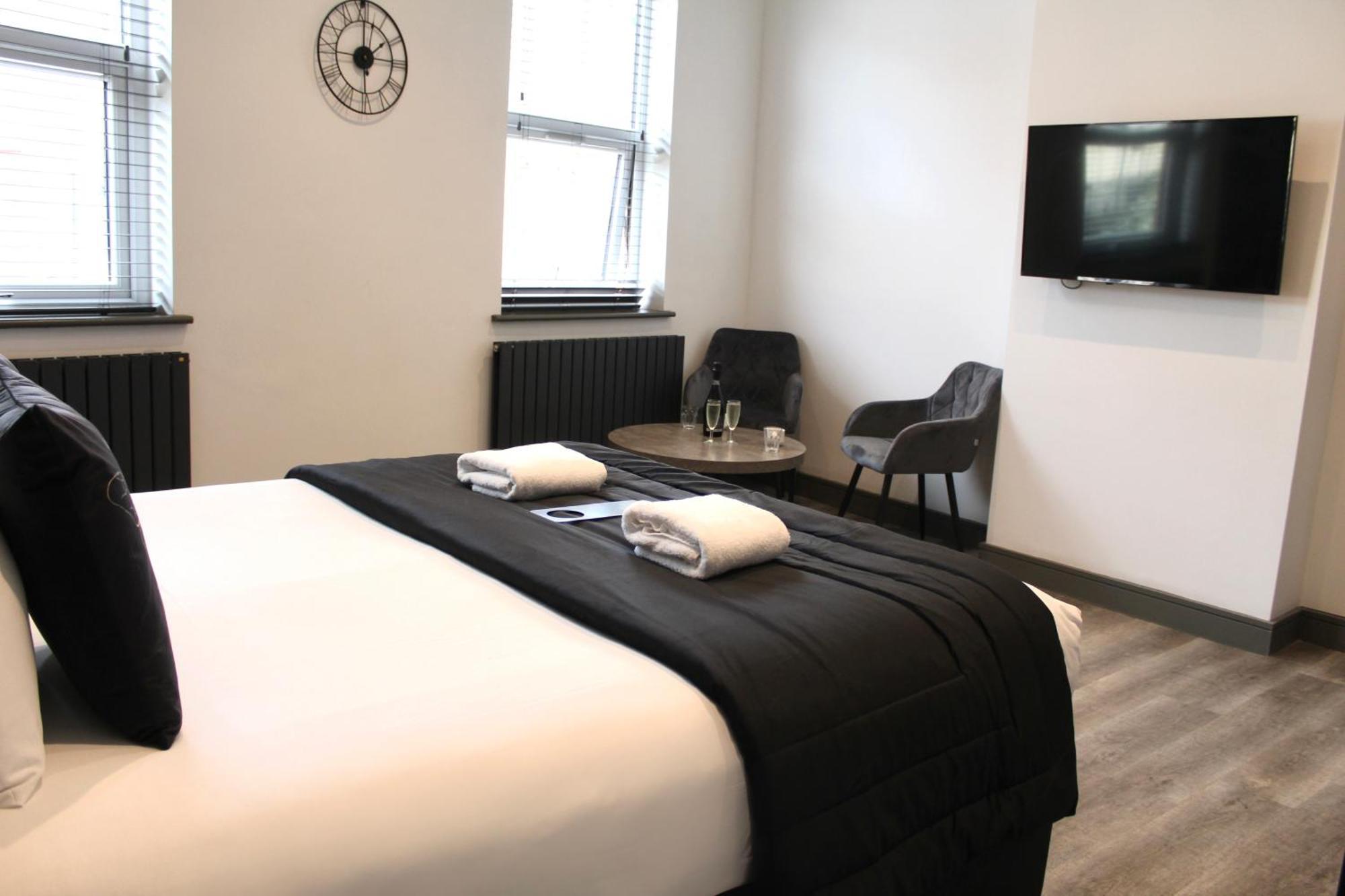 Black Lion Hotel Manchester Салфорд Екстериор снимка