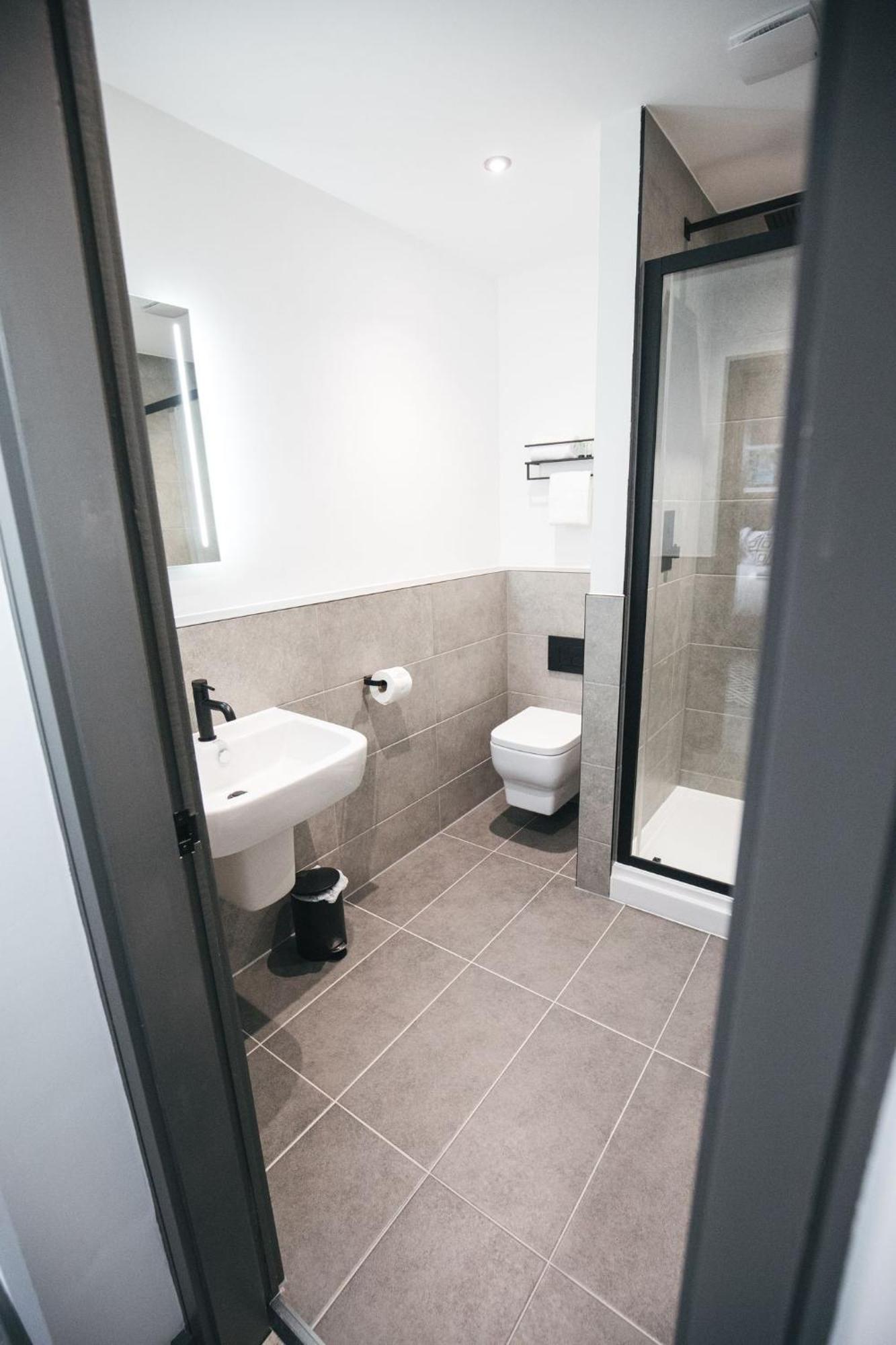 Black Lion Hotel Manchester Салфорд Екстериор снимка